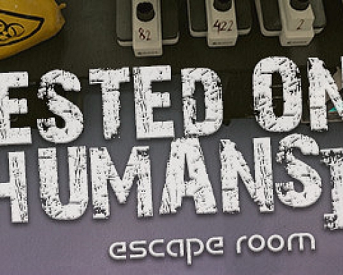 人类测试:逃生室/Tested on Humans: Escape Room