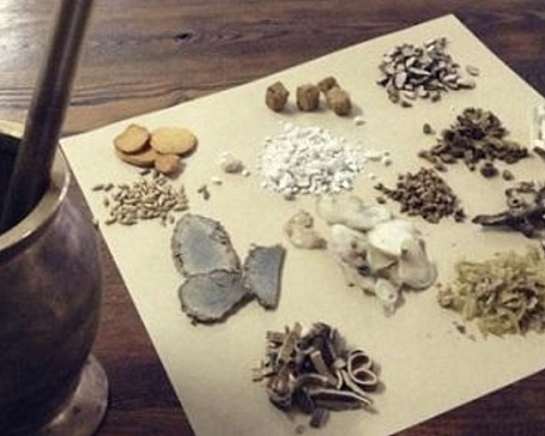 【天富注册】中医背部刮痧